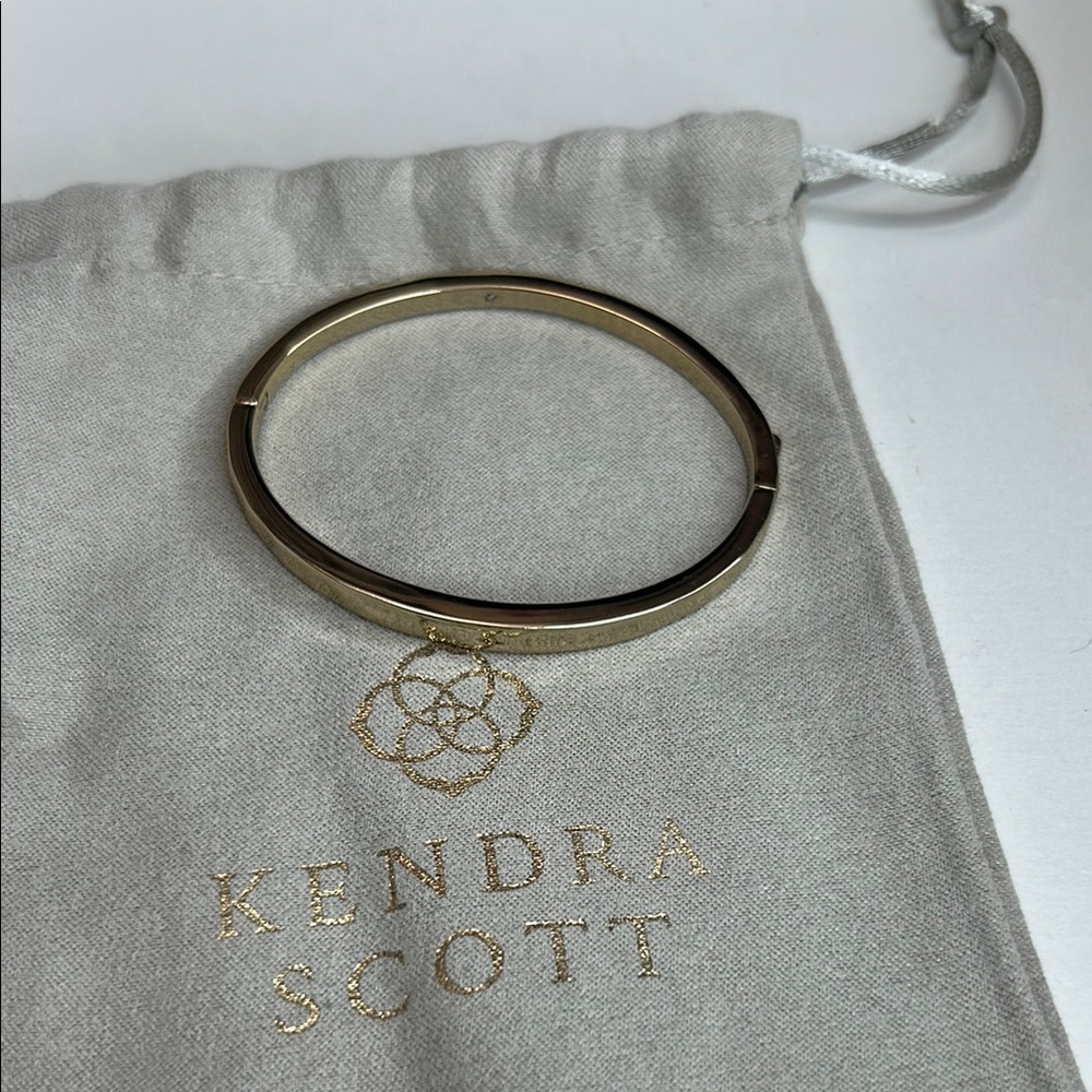 EUC Kendra Scott Gold Zorte Hinged Bangle Bracelet
